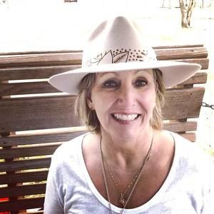 Meet your Posher, Debbie